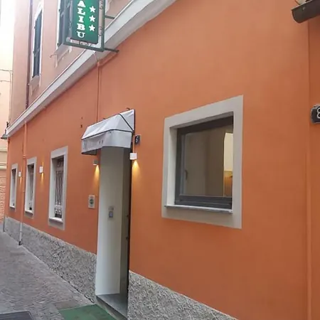 Отель Malibu 3*
